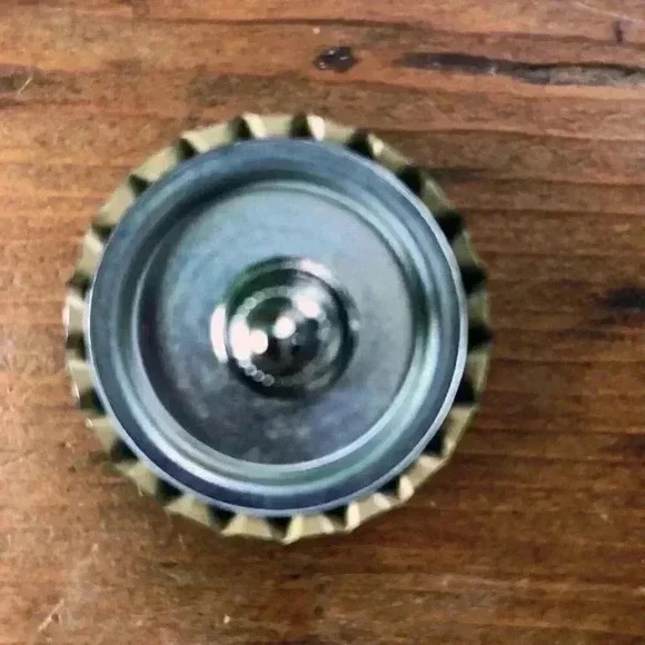 3 Vintage Bottlecap Pins Nifty, Jurk, Grapette - Picture 5 of 9